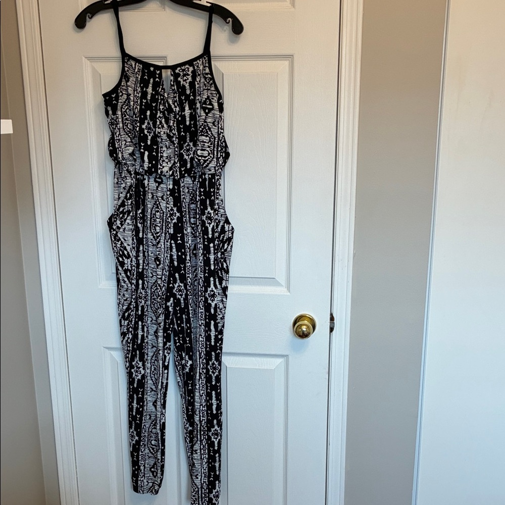 Nicole by Nicole Miller Monochrome Patterned Jumpsuit